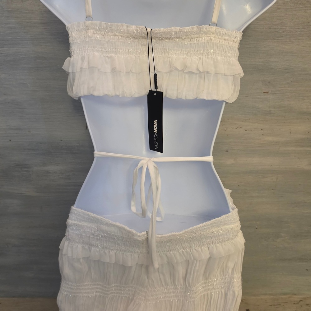 Fashion Nova "Keila" White Smocked Tiered Ruffle Jumpsuit Size Medium NWT - Picture 9 of 13